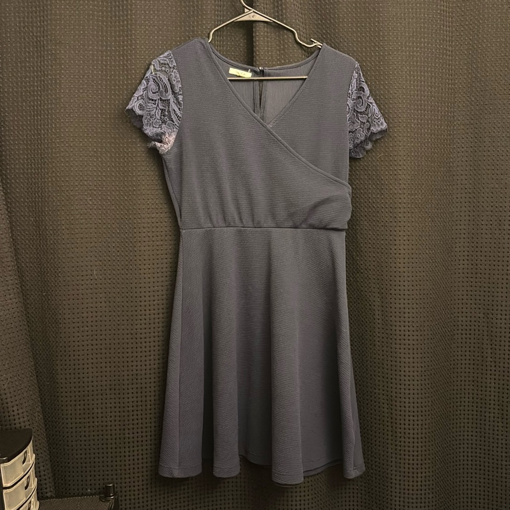 M dress with lace sleeves